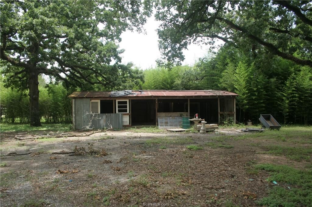 Property Photo: 634 S Mount Mariah Rd TX 77316