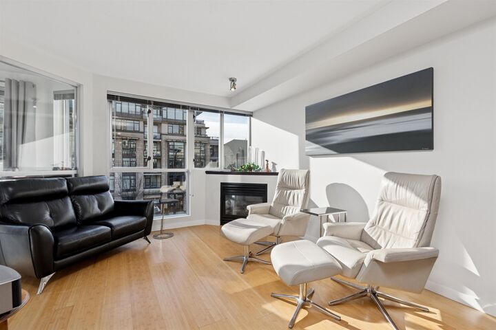 Property Photo: 122 E 3rd Street 311 BC V7L 1E6
