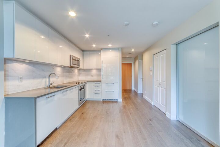 Property Photo:  5728 Berton Avenue 506  BC V6S 0E5 