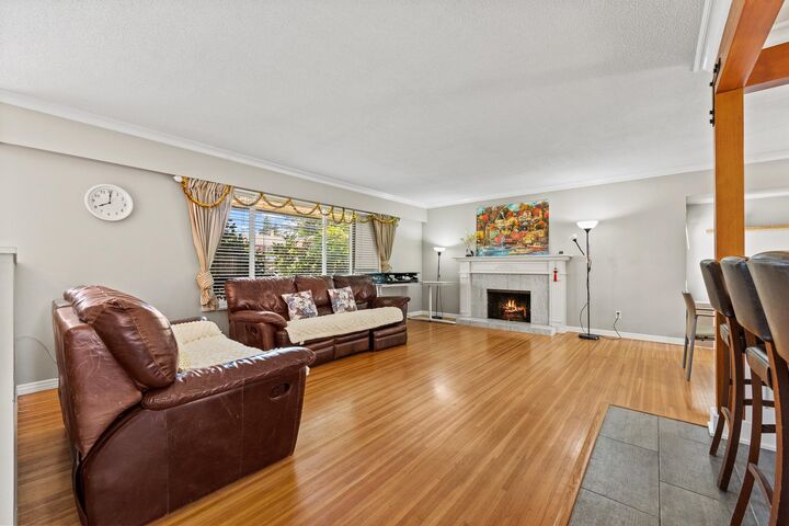 Property Photo: 1594 Elinor Crescent BC V3C 2Y9