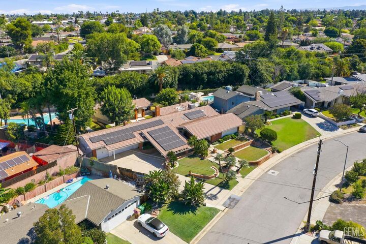 Property Photo: 1912 Country Club Drive CA 93306