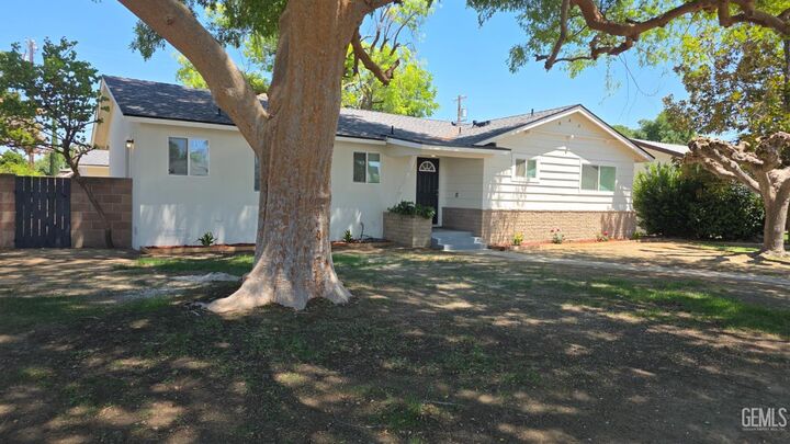 Property Photo: 1102 Cypress Avenue CA 93280