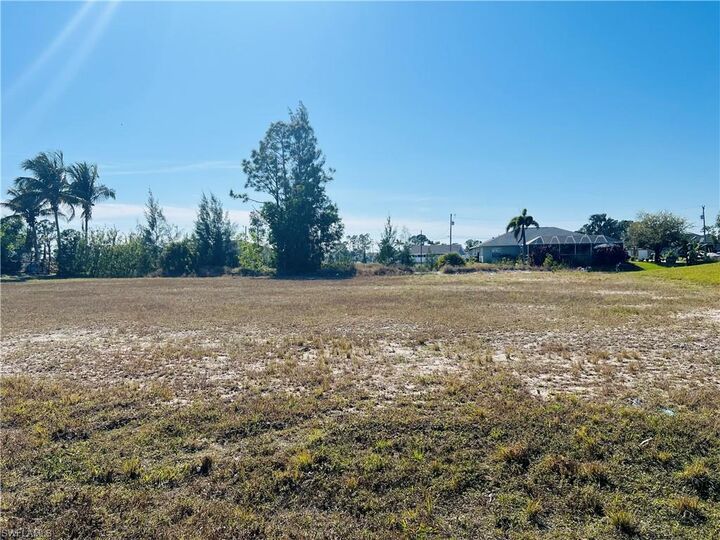 Property Photo:  3714 NE 13th Ave  FL 33909 