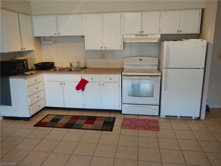 Property Photo: 4901 Victoria Dr 205 FL 33904