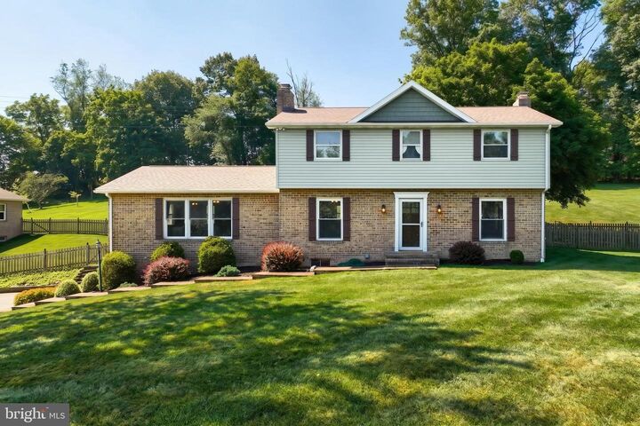 Property Photo:  715 Meadowview Drive  PA 17356 