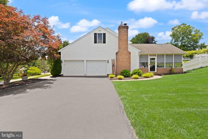 Property Photo:  208 Summers Lane  PA 17349 