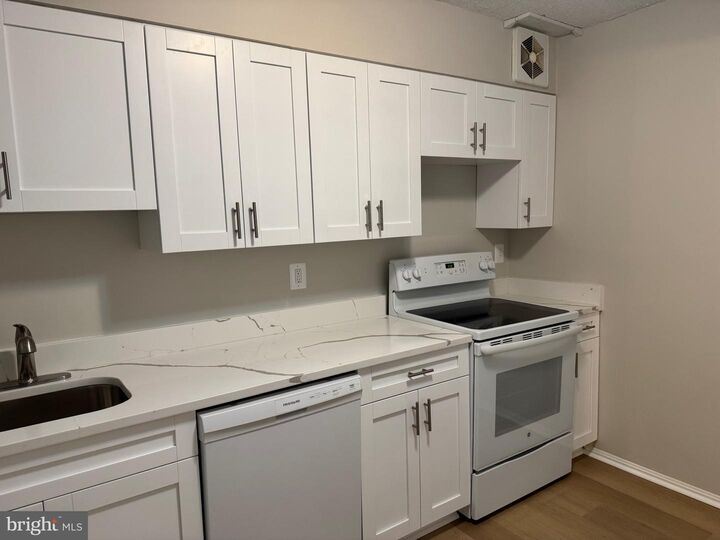 Property Photo: 15107 Interlachen Drive 2-620 MD 20906