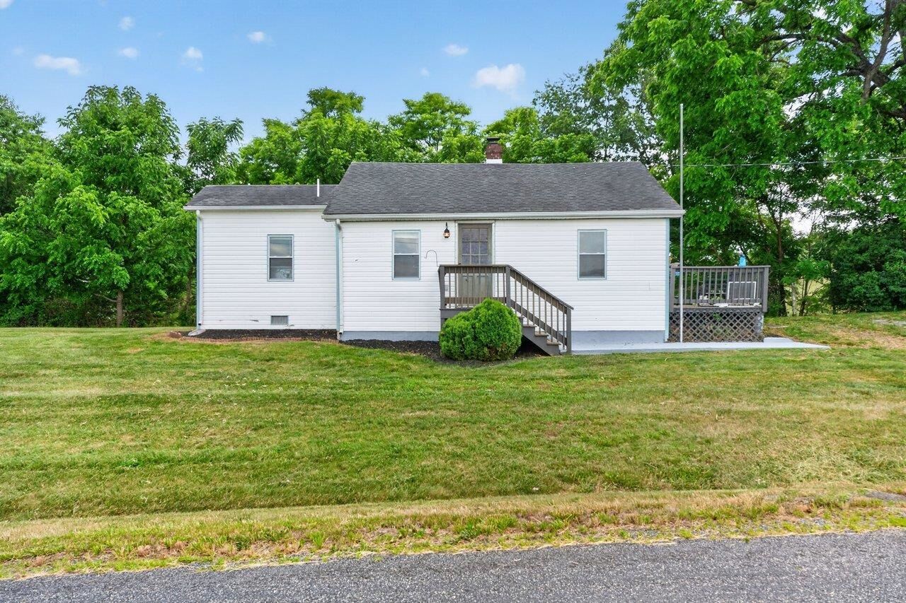 Property Photo: 406 Hewitt Rd VA 24479