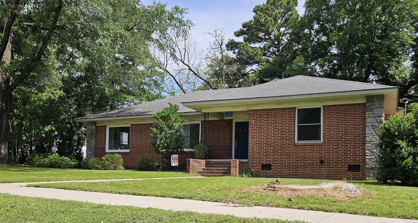 Property Photo:  401 E Church Street  AR 72110 