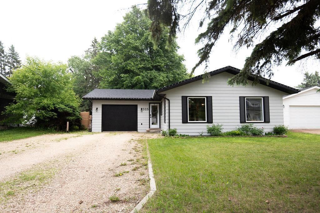 Property Photo:  325 Kroeker Avenue  MB R5G 0H2 