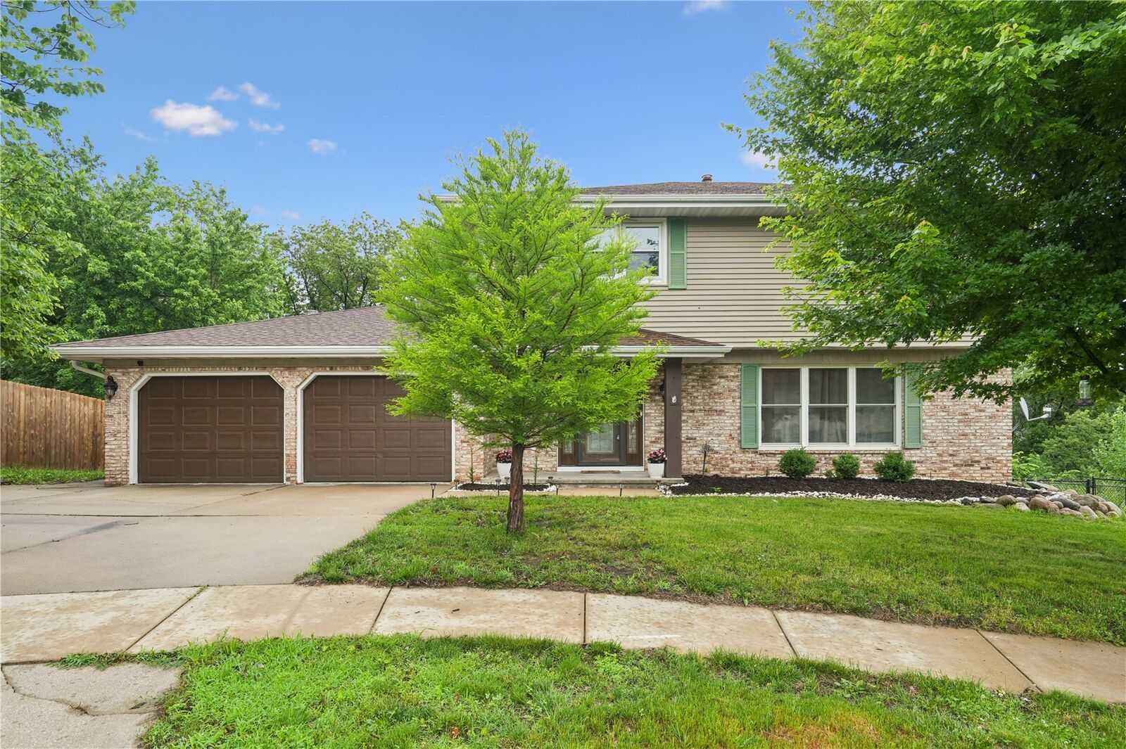Property Photo:  3106 Blue Ridge Ct NE  IA 52402 