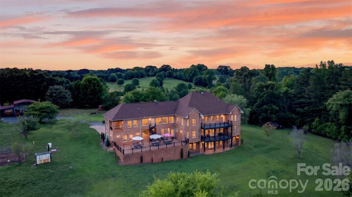 Property Photo: 502 Hickory Hollow Road SC 29349