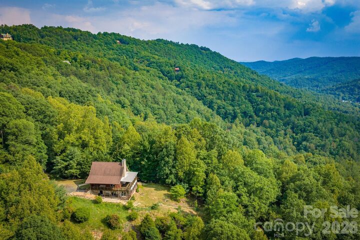 Property Photo: 605 Valley View Drive NC 28665