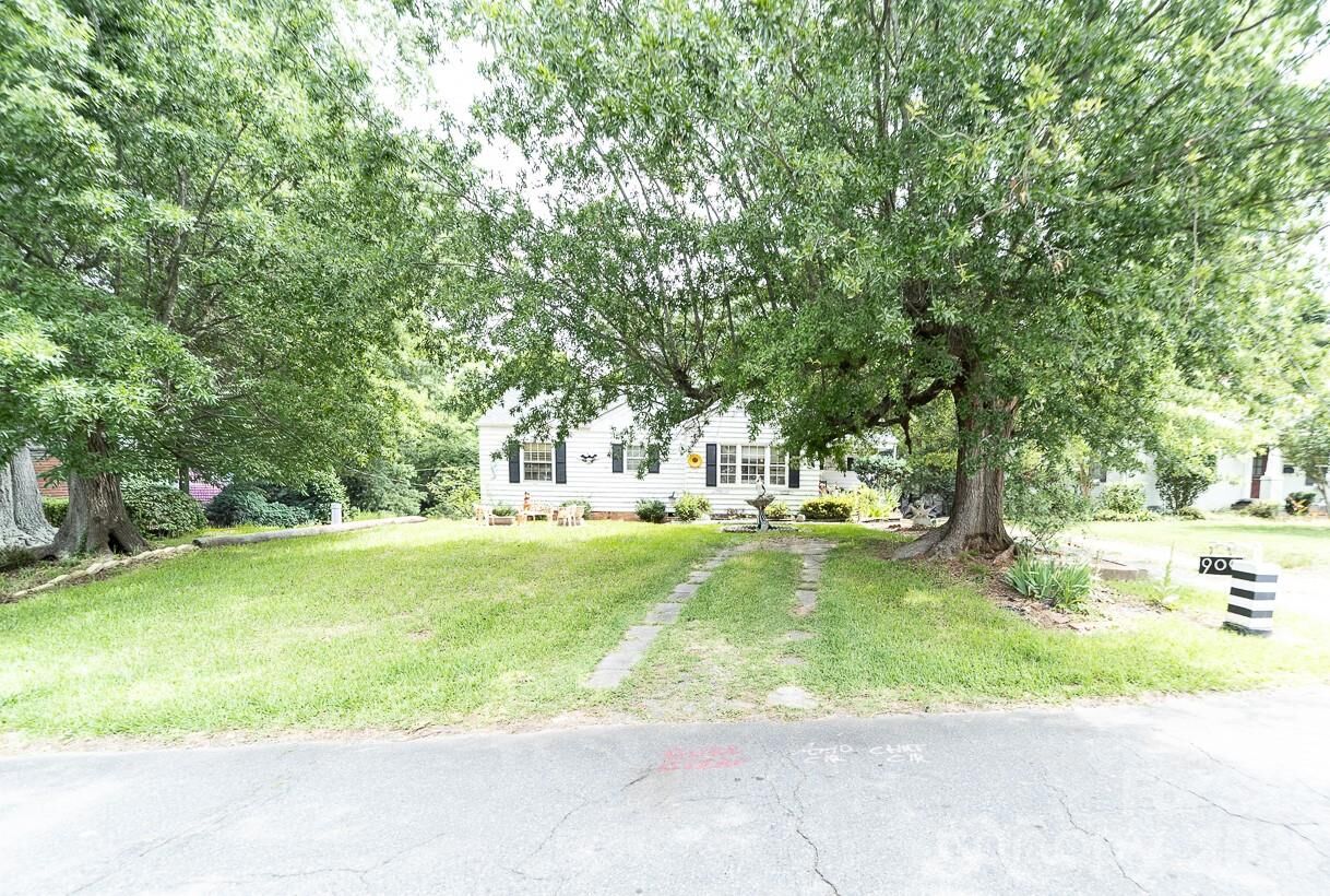 Property Photo:  909 Drummond Avenue  NC 28205 