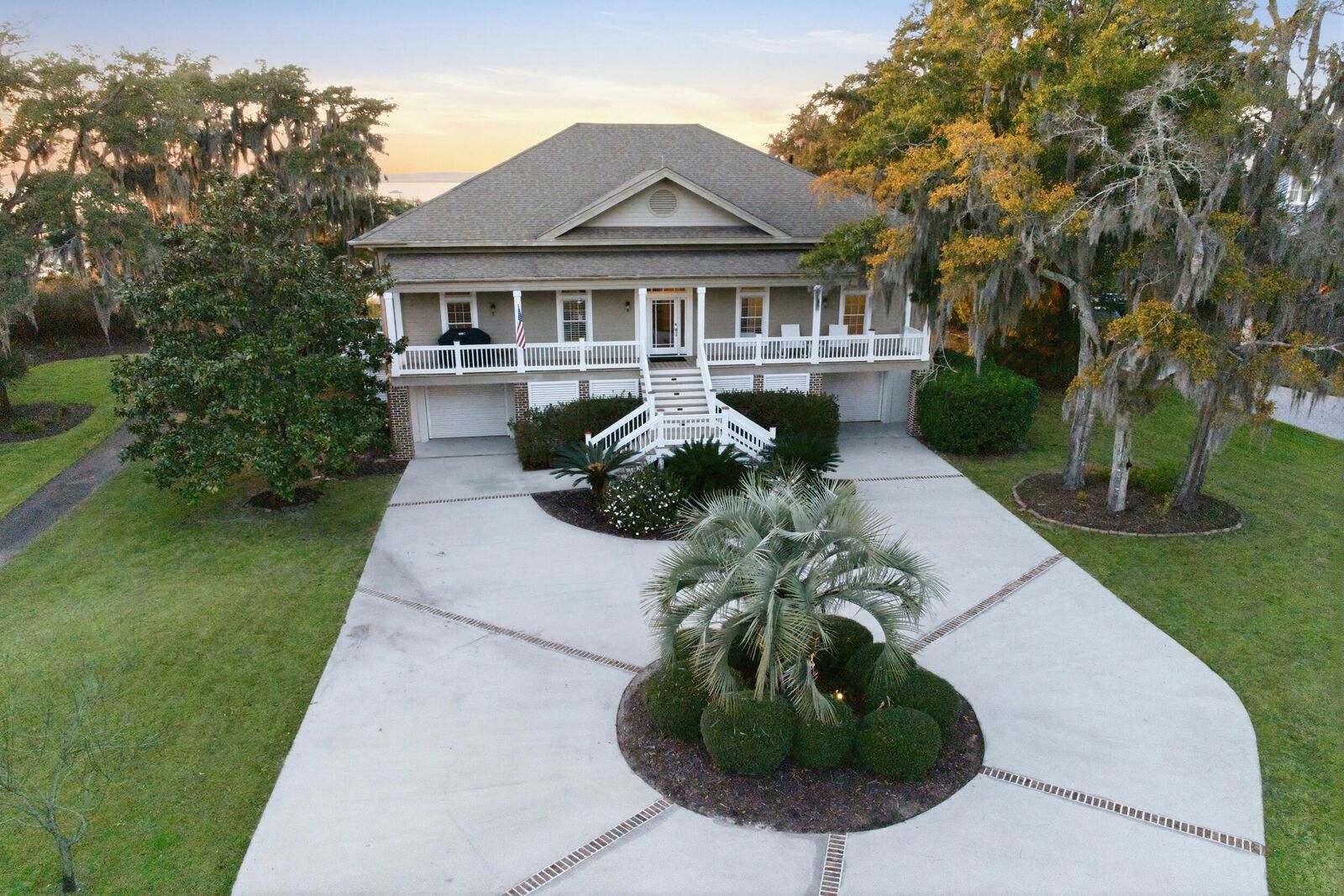 Property Photo:  112 Front Street  SC 29920 