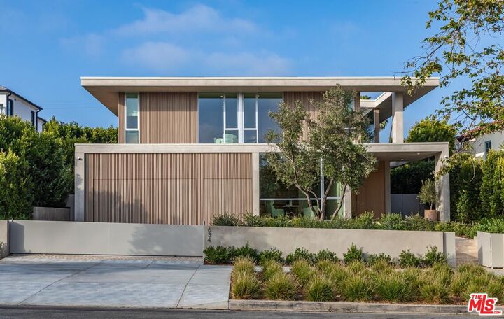 Property Photo:  634 Moreno Ave  CA 90049 