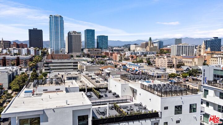 Property Photo:  904 S New Hampshire Ave  CA 90006 