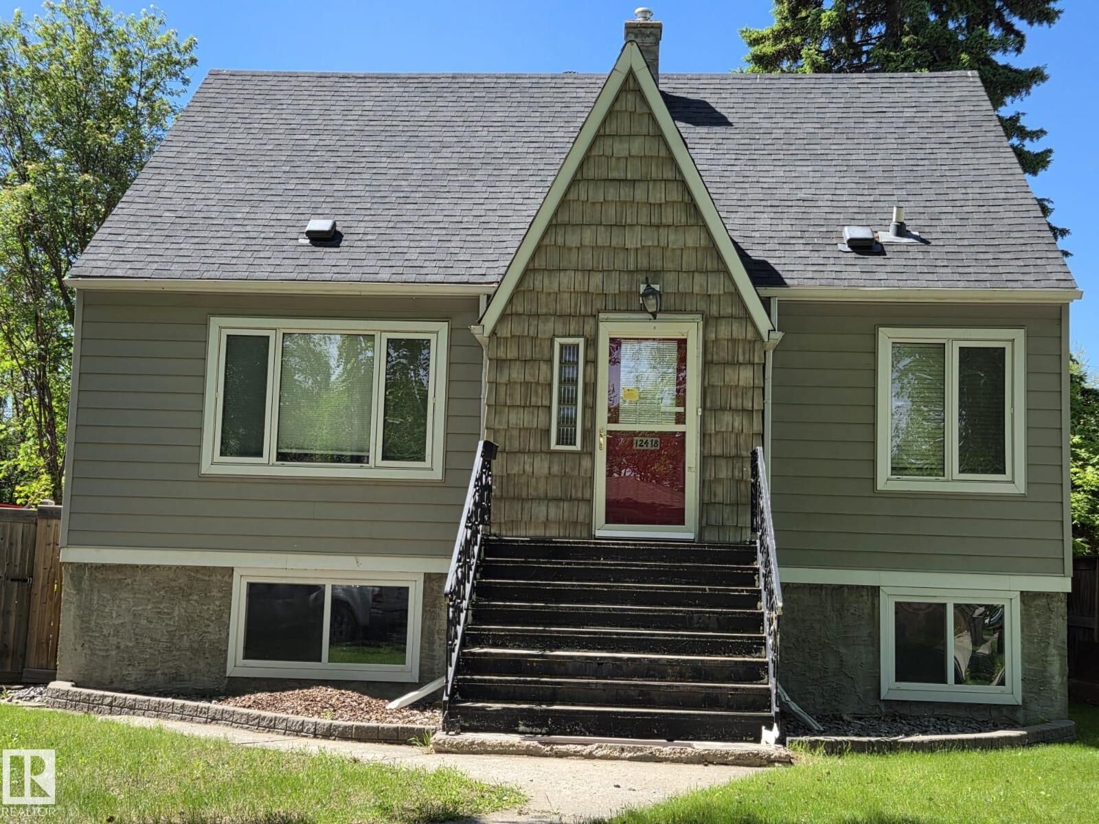 Property Photo: 12418 93 St NW AB T6G 1G5