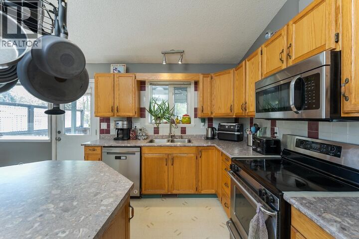 Property Photo: 1467 Village Avenue BC V2L 5P3