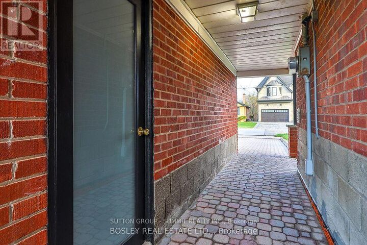 Property Photo: 136 Regina Avenue Basement ON M6A 1R7