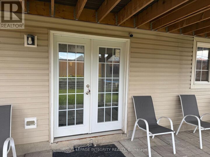 Property Photo:  219 Lucinda Crescent  ON K1W 0A1 