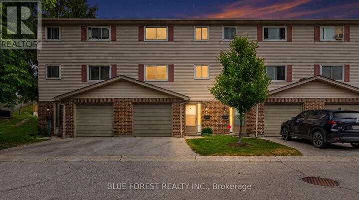 Property Photo: 450 Pond Mills Road 2 ON N5Z 4X2