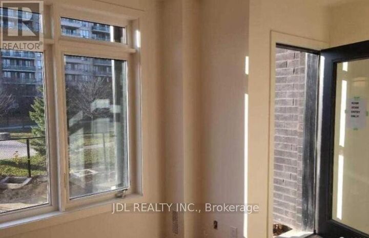 Property Photo:  370 Red Maple Road 117  ON L4C 5T4 