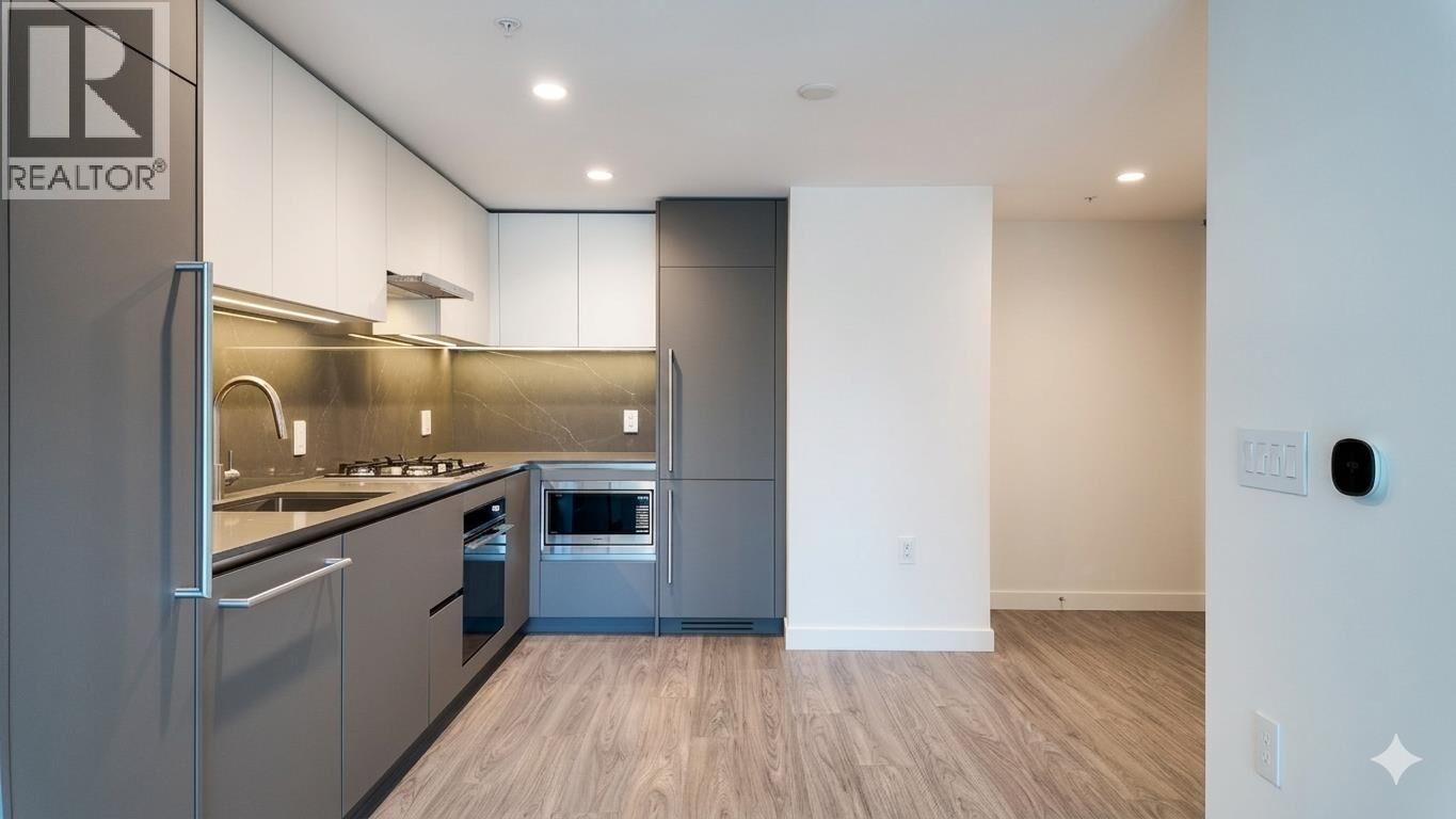 Property Photo:  2135 Springer Avenue 809  BC V5B 3K4 