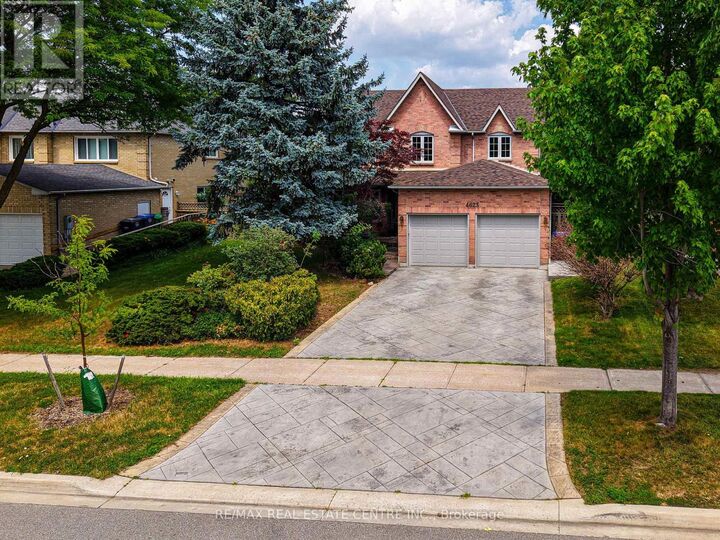 Property Photo:  4623 Hewicks Lane  ON L5M 3L8 