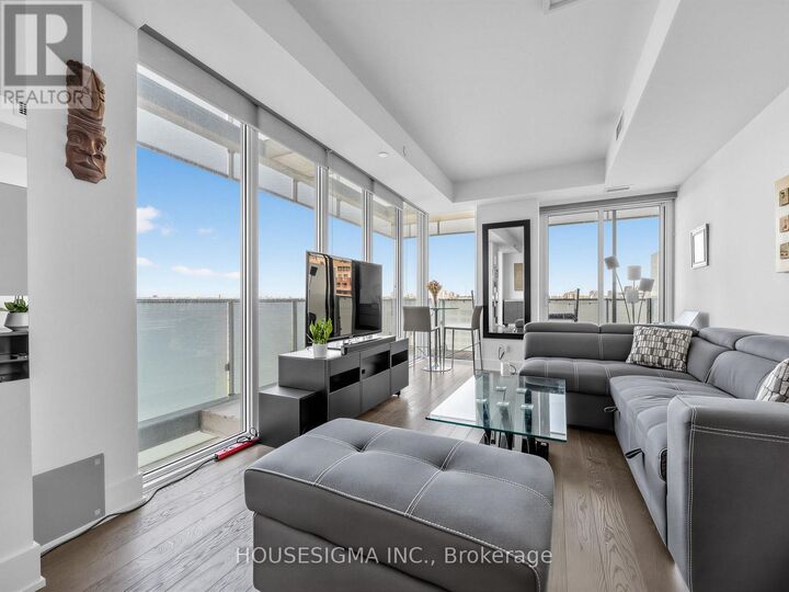 Property Photo:  200 Bloor Street West 2109  ON M5S 0B1 