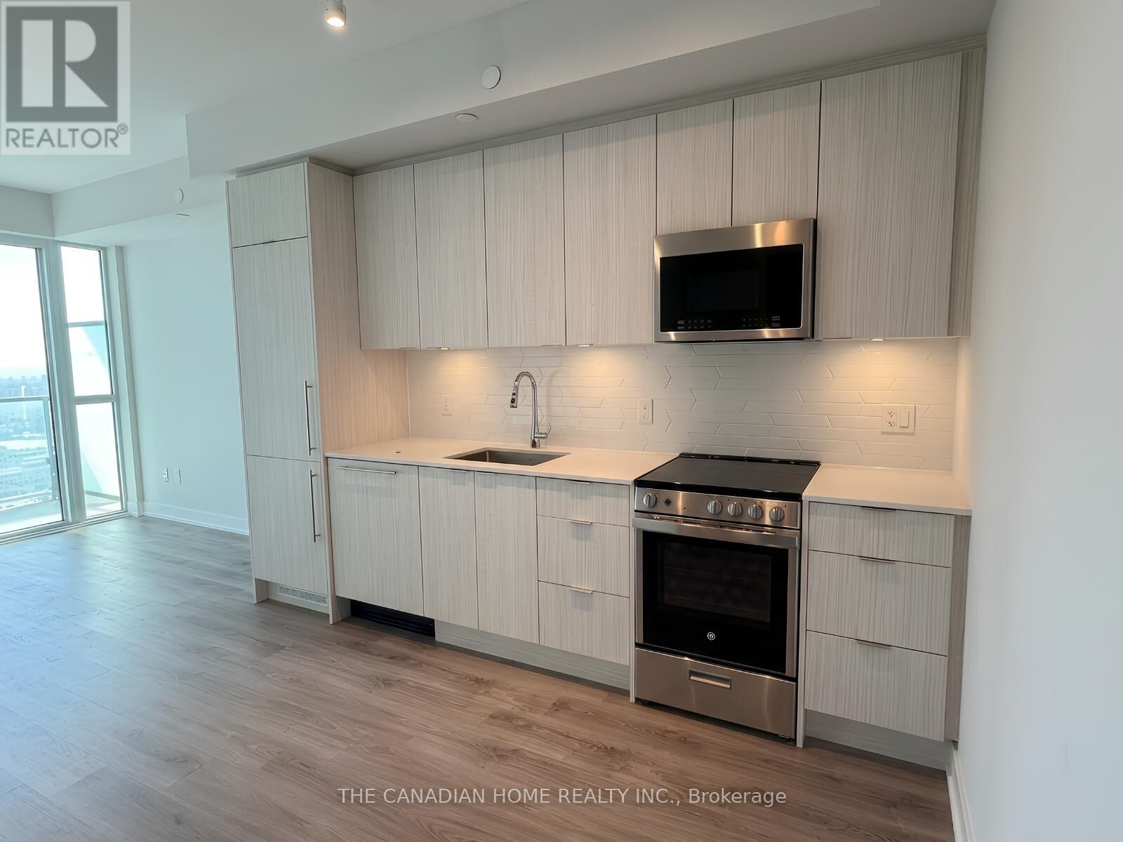 Property Photo:  430 Square One Drive 2902  ON L5B 0L6 