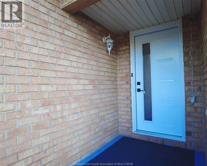 Property Photo:  2847 Mangin Crescent  ON N9E 4K7 