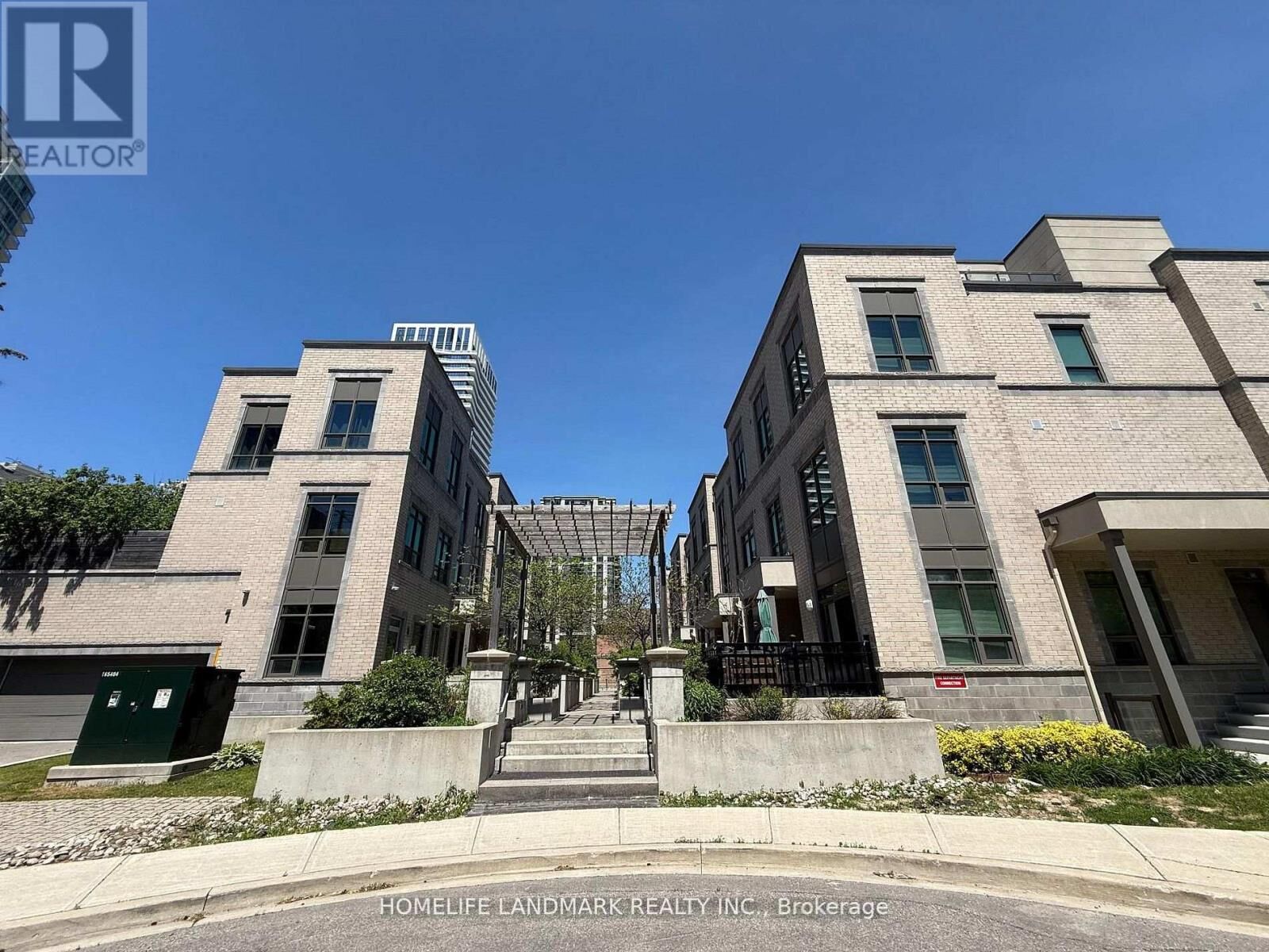 Property Photo: 50 Holmes Avenue 3 ON M2N 0J9
