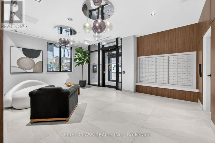 Property Photo:  758 Dovercourt Road 512  ON M6H 0G7 