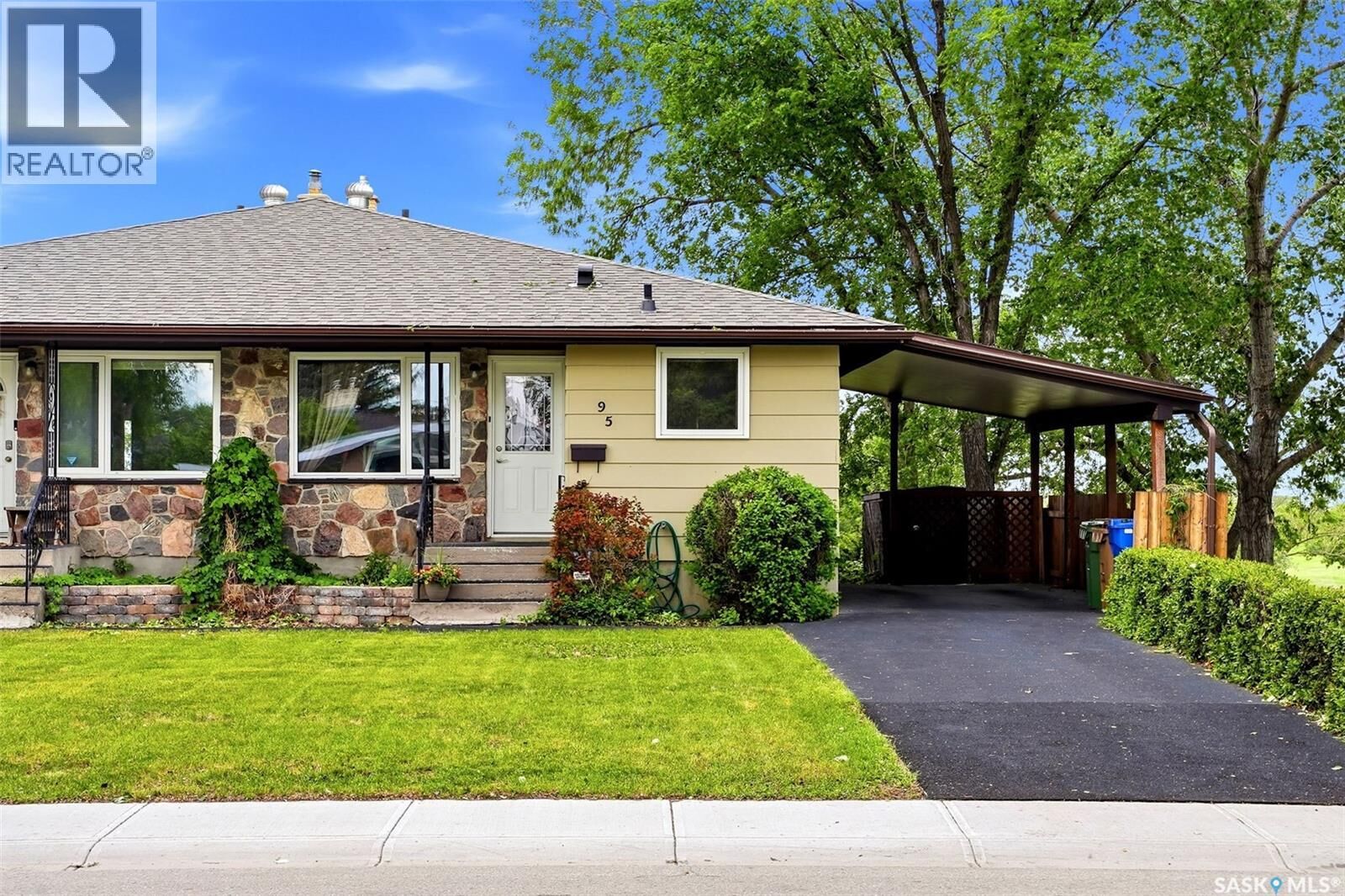 Property Photo:  95 Empress Drive  SK S4T 6M7 