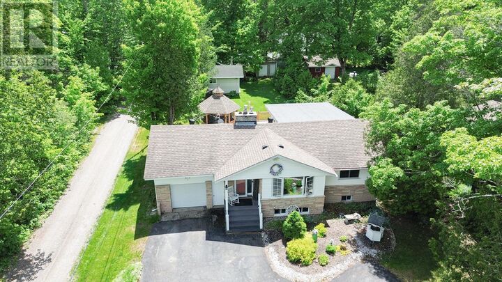 Property Photo: 915 Fourth Lin E ON P6A 6J8