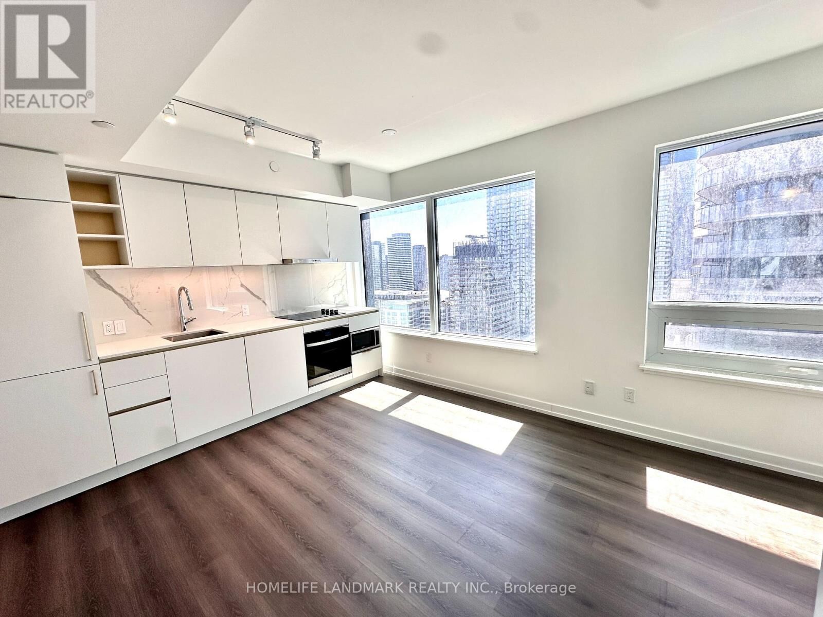 Property Photo: 8 Wellesley Street West 2815 ON M4Y 1E7