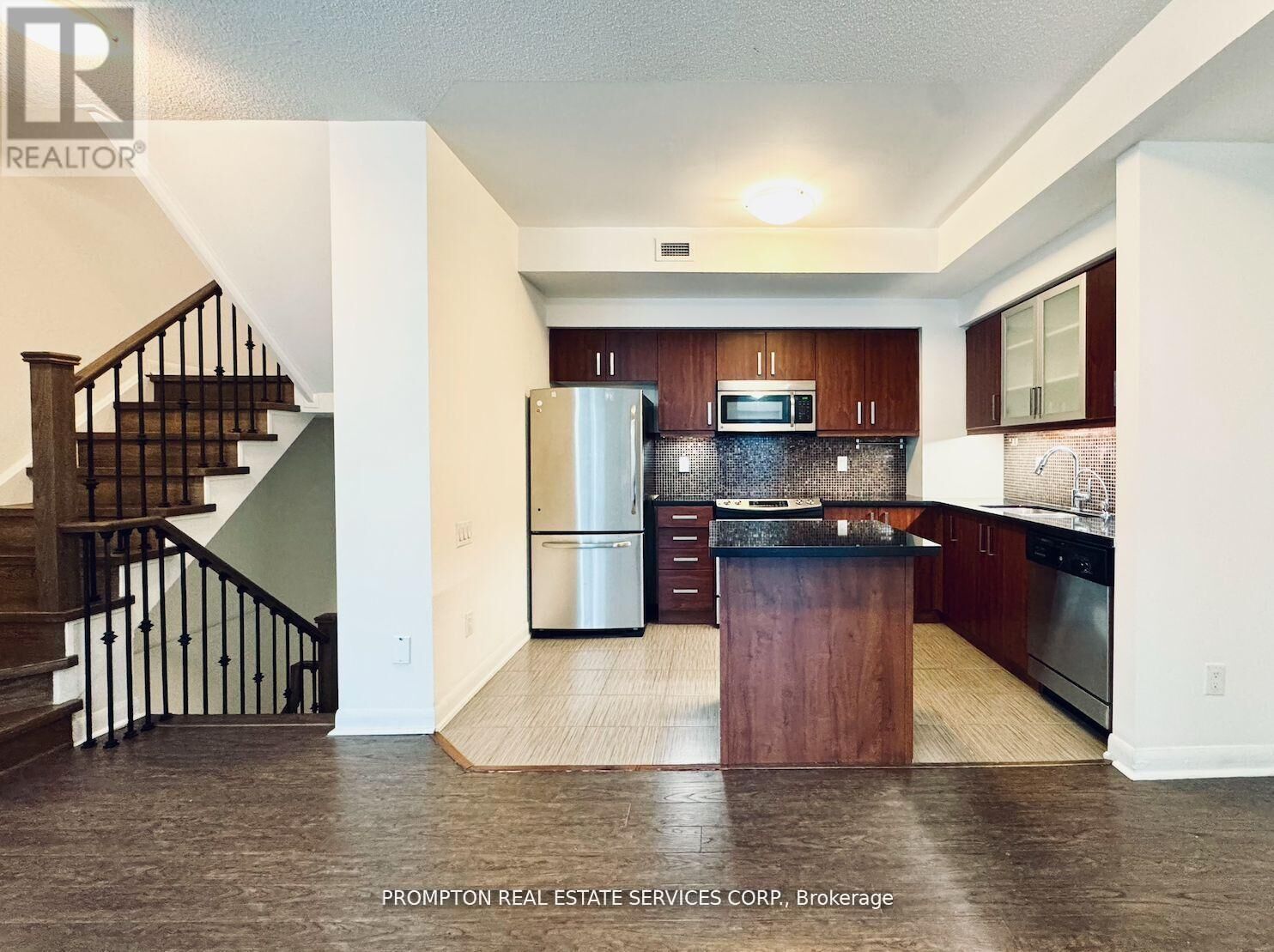 Property Photo:  19 Anndale Drive Th 10  ON M2N 0H2 