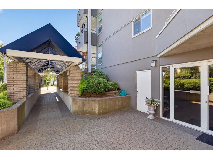 Property Photo: 15717 Marine Drive 202 BC V4B 1E4