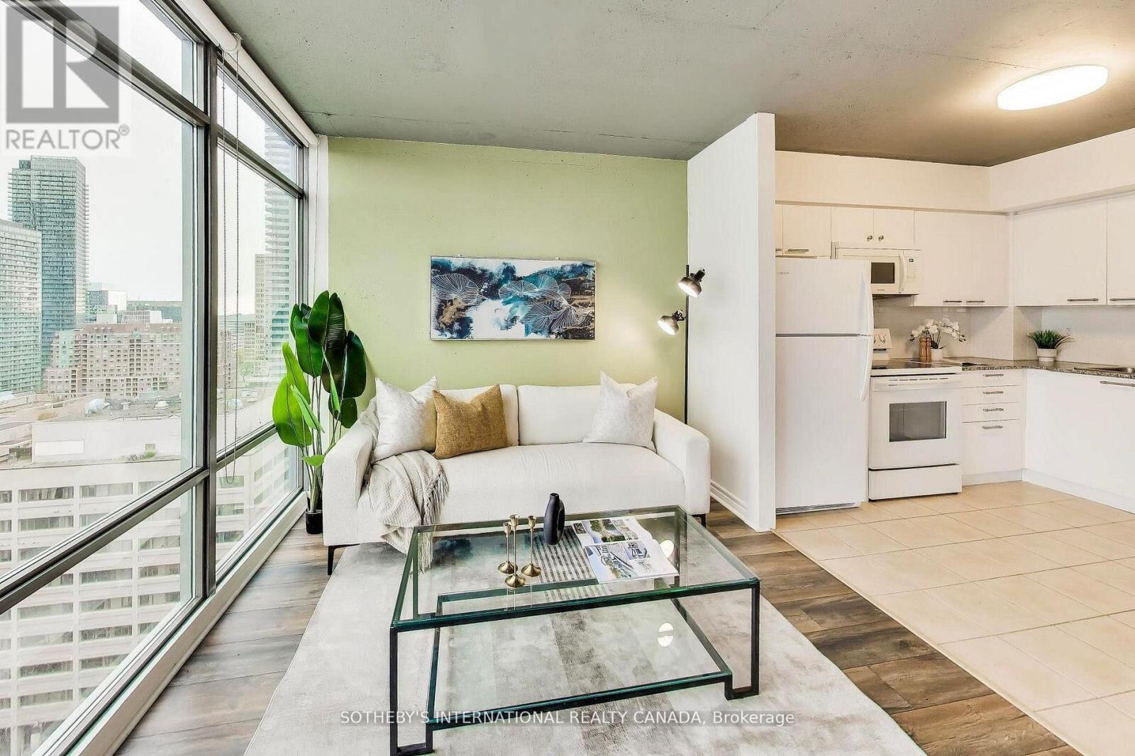 Property Photo:  22 Wellesley Street East 2002  ON M4Y 1G3 