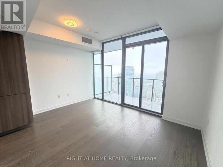 Property Photo: 11 Wellesley Street West 5610 ON M4Y 0G4