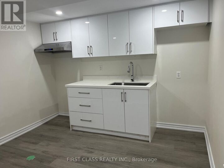 Property Photo: 14 Pringle Avenue Lower ON L3P 2P4