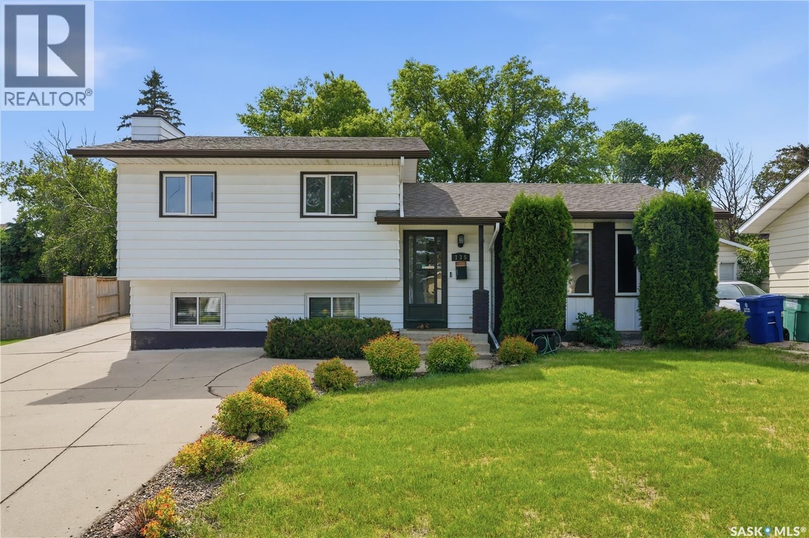 Property Photo: 135 Penryn Crescent SK S7H 5G3