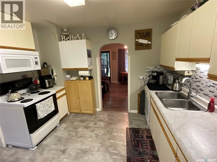 Property Photo: 117 First Street E SK S0K 4K0