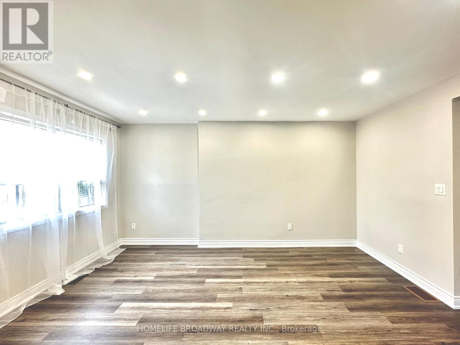 Property Photo: 55 Fairbank Avenue East Main Fl ON M6E 3Y6