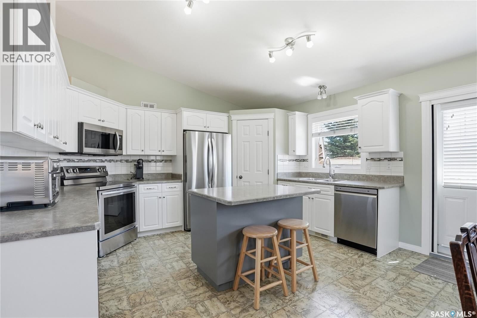 Property Photo: 511 Pobran Crescent SK S7S 1L4