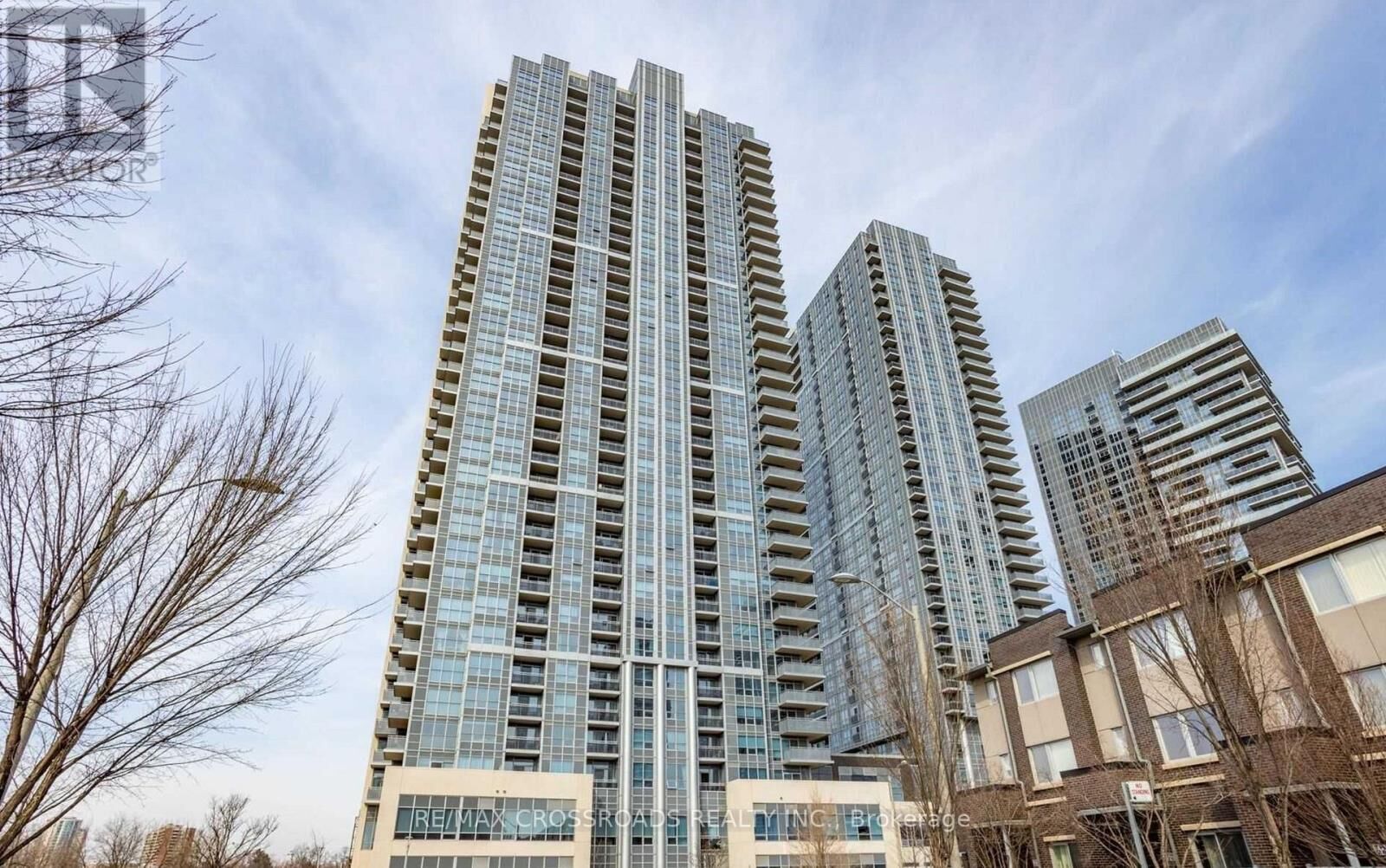 Property Photo: 275 Village Green Square 525 ON M1S 0L8