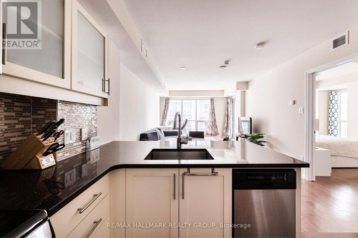 Property Photo: 195 Besserer Street 2106 ON K1N 0B6