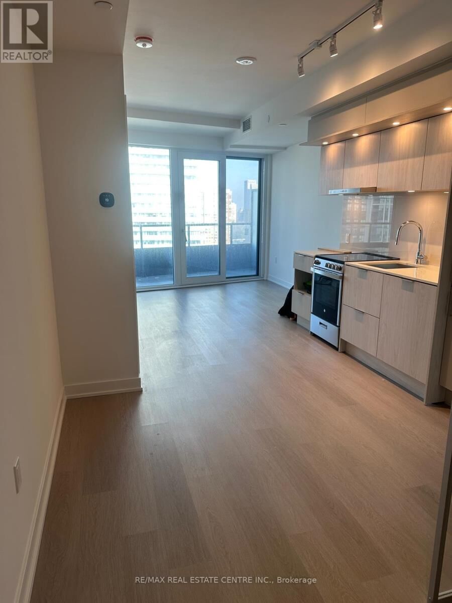 Property Photo: 448 Burnhamthorpe Road West 1205 ON L5B 4M6