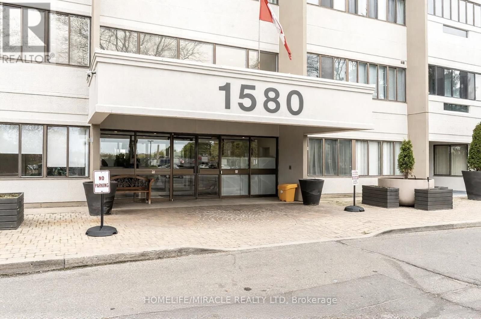 Property Photo: 1580 Mississauga Valley Boulevard 412 ON L5A 3T8